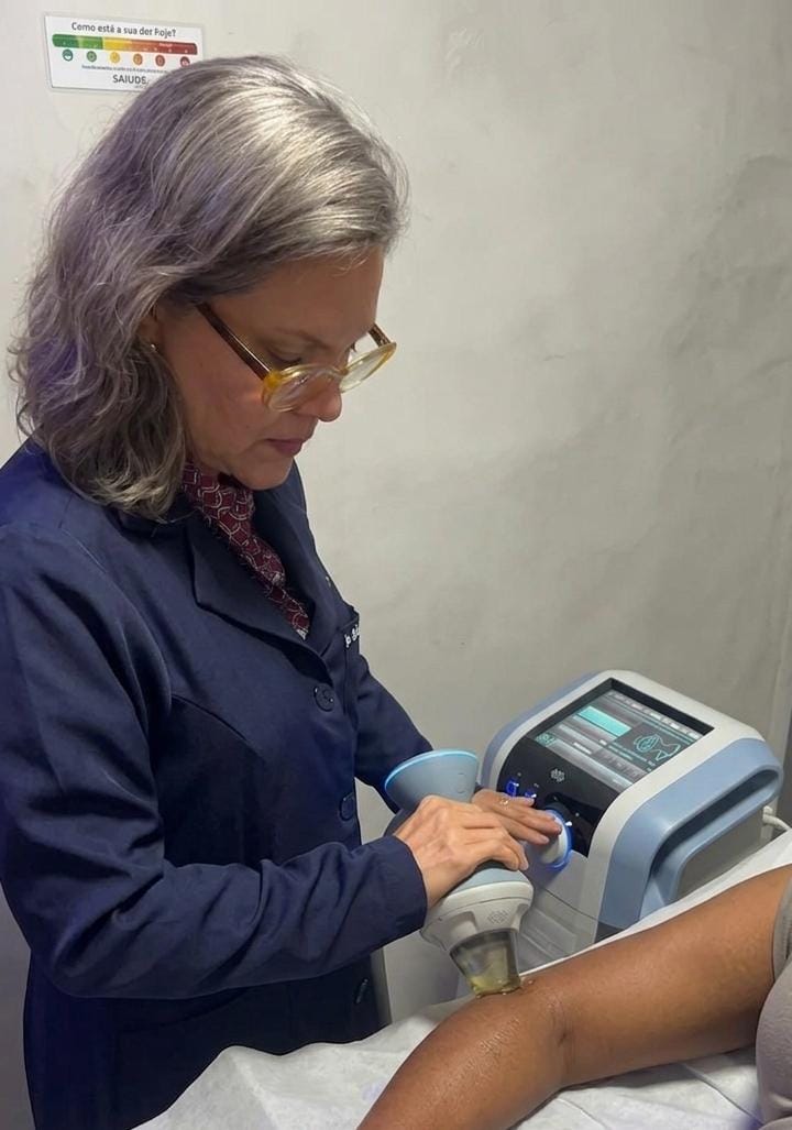 Dra. Roberta realizando toc